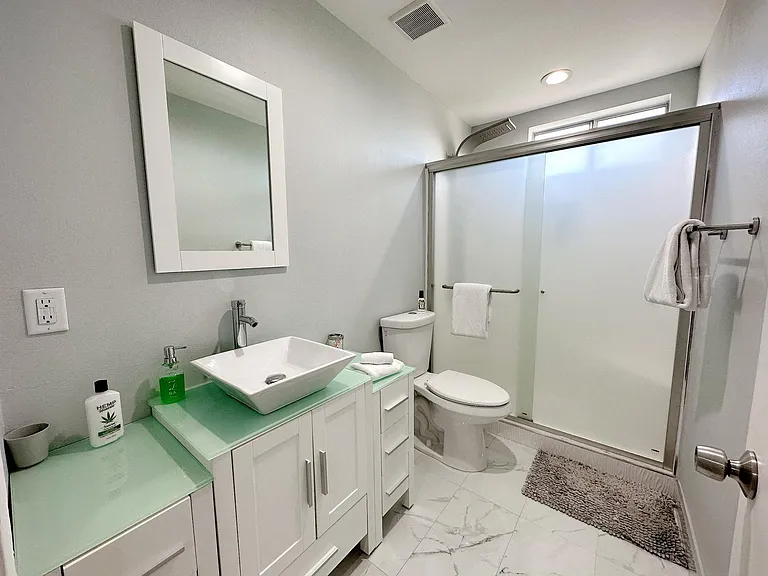 13653 Wyandotte St #3 — Photo 20