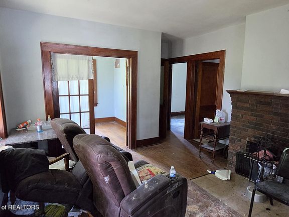 5th image of 349 Waldo Rd