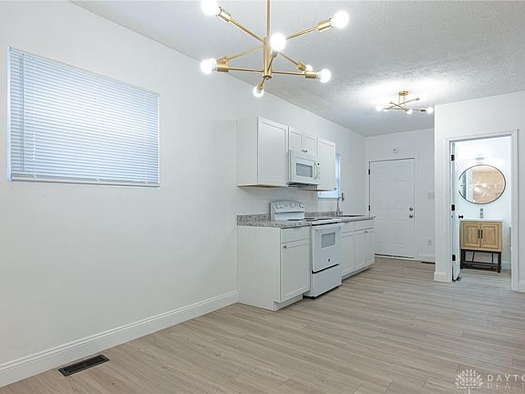 2nd image of 321 Deeds Ave #319