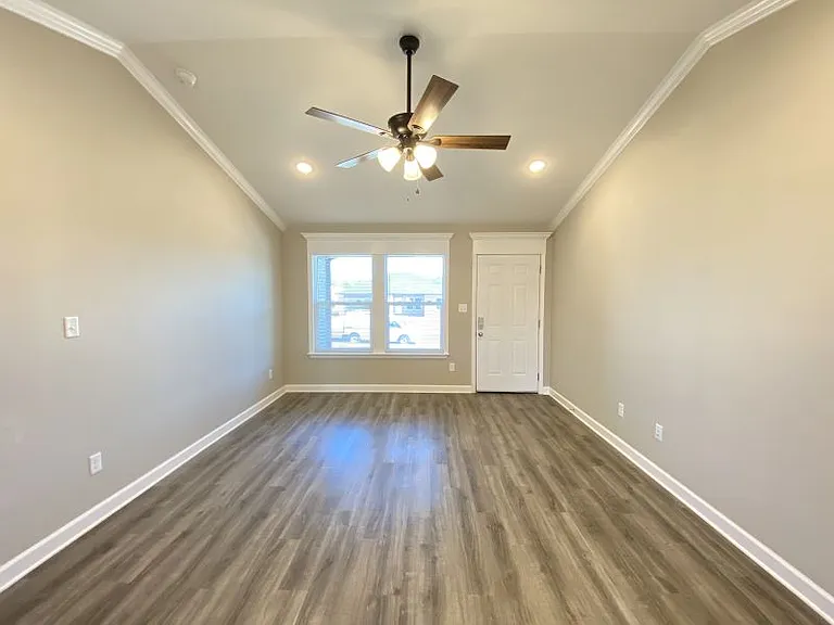 627 Timberline Rd — Photo 8