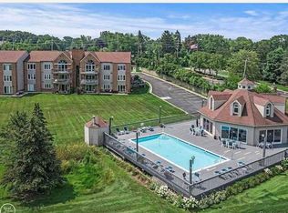 3414 Loon Lake Ct, Waterford, MI