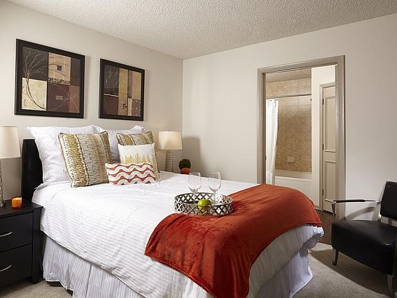 5th image of 2925 NE 190th St APT 302