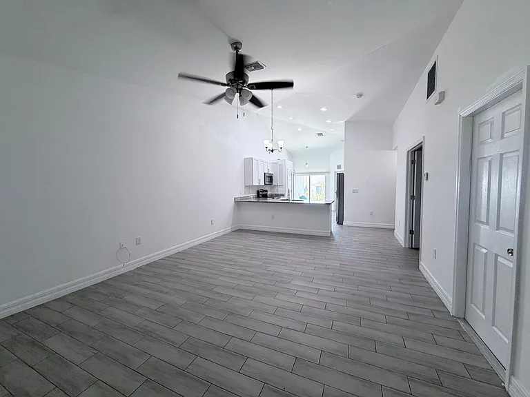 1544 Gretchen Ave S — Photo 11