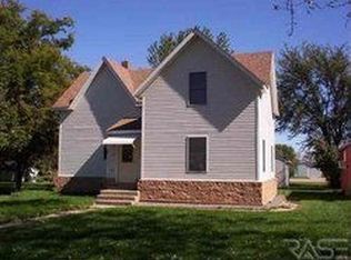 210 6th St, Walnut Grove, MN 56180