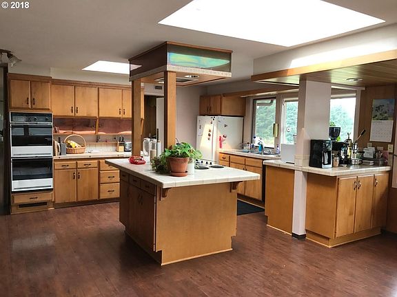 4th image of 2400 S Louis Ln