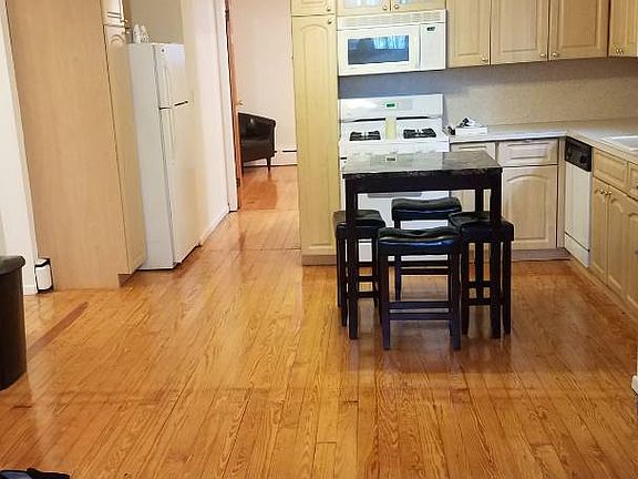 4th image of 2146 E 71st St #1
