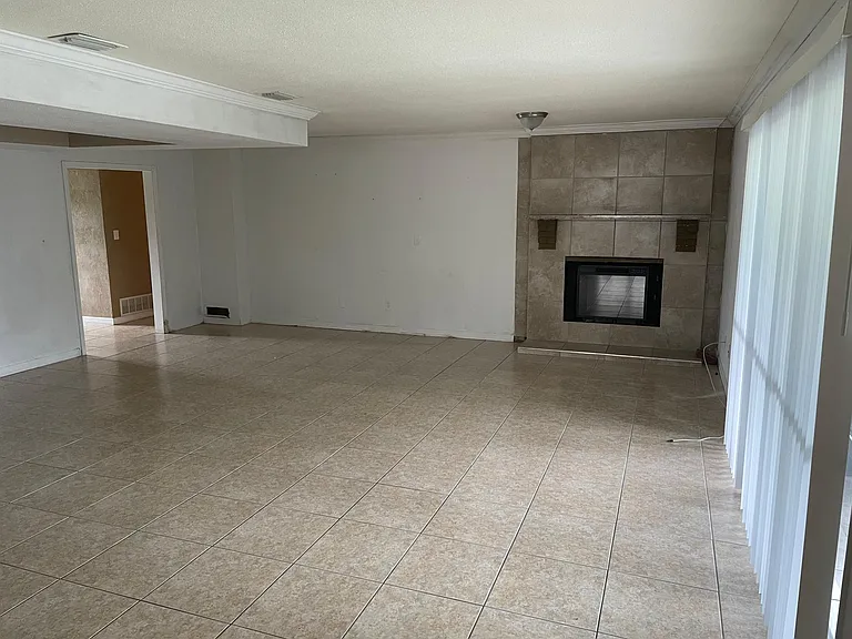 1147 Barbara Dr — Photo 2