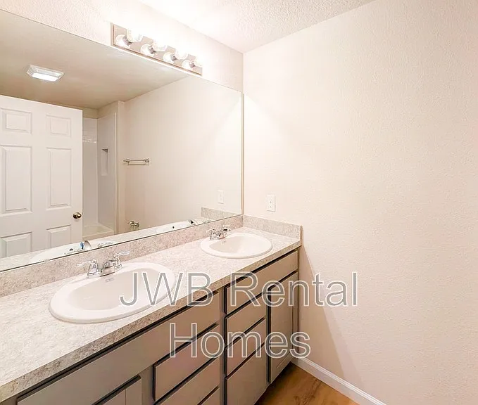 3267 Broadway Ave — Photo 6