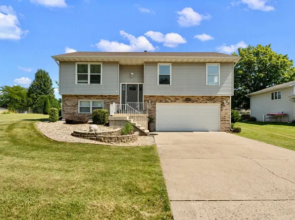 4176 Thornhill Dr, Crown Point, IN 46307