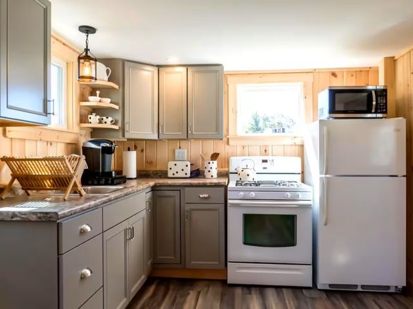 32 Morse St, Freeport, ME 04032
