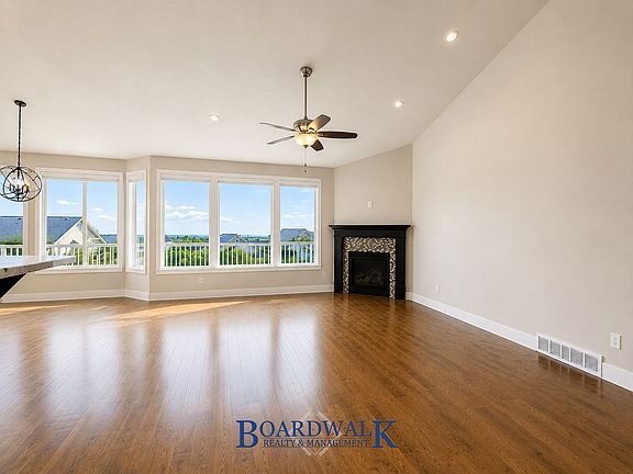 3rd image of 793 W Valley View Way