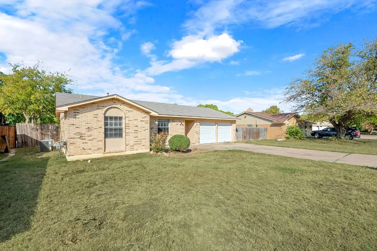 5945 Jackie Terrace in Fort Worth, TX 76148 — Photo 2