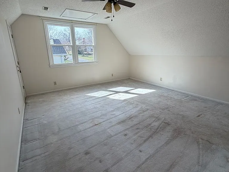 2076 Howlong Ave — Photo 34