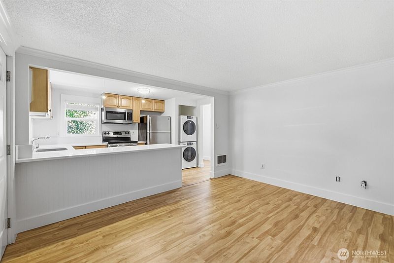 5th image of 5444 40th Avenue SW