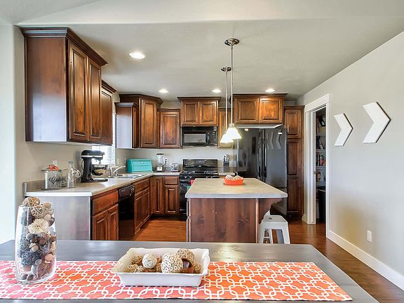 3rd image of 38 E Blair Way
