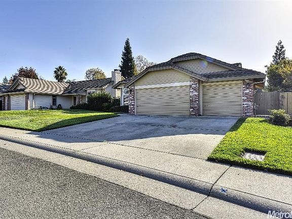 3rd image of 1527 Fitzgerald Way