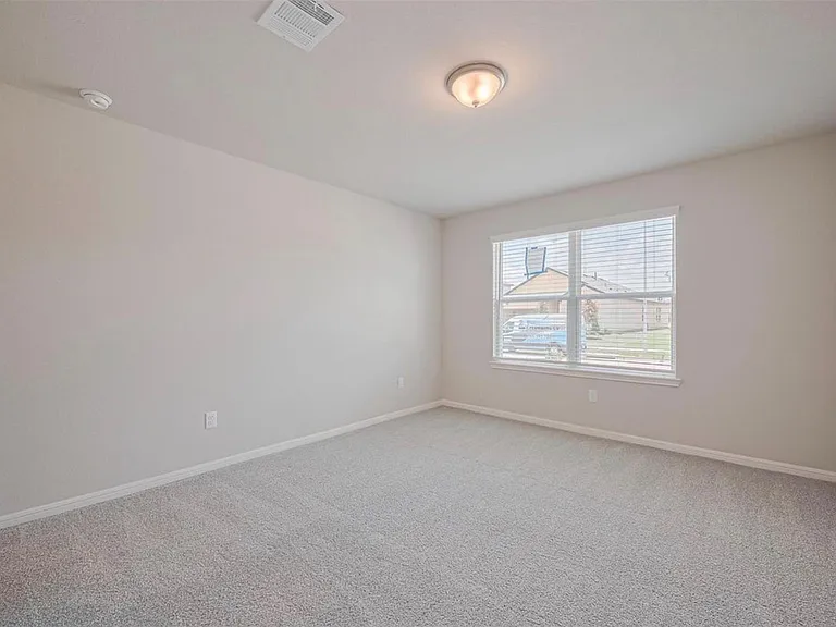 5818 Capri Forest Dr — Photo 15