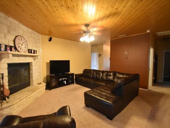 3rd image of 1401 Glenwood Dr