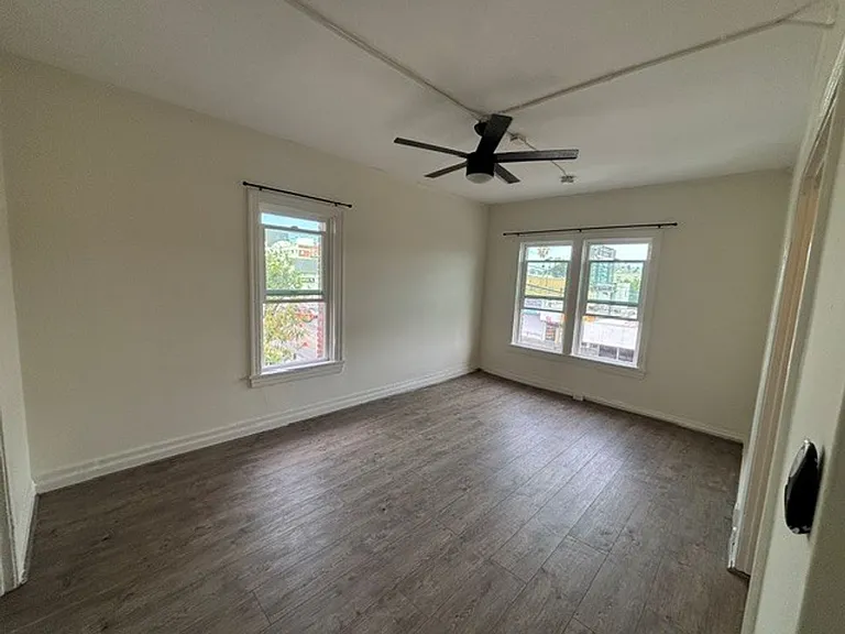 301 S. Kenmore — Photo 15