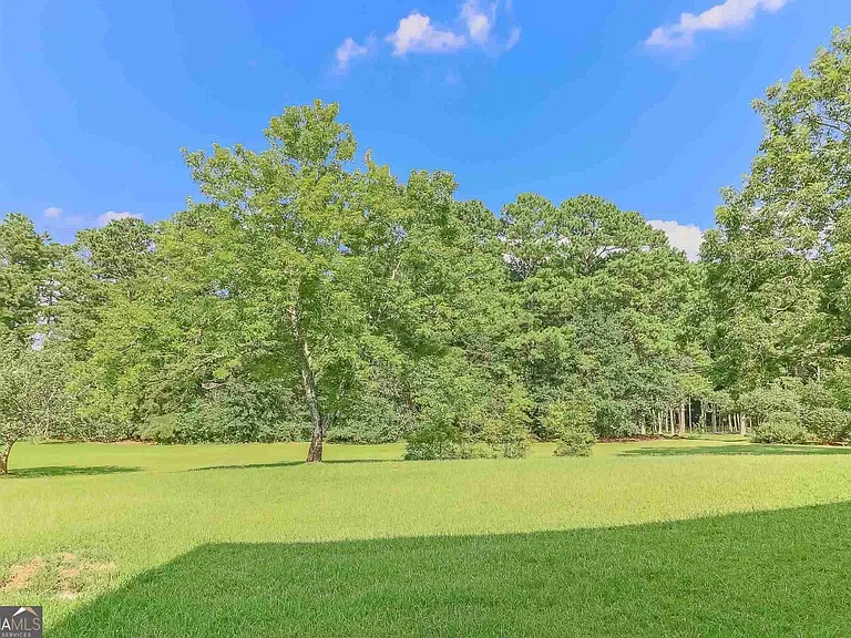 99 Woodvalley Dr — Photo 36