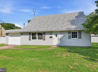 2 Timothy Ln, Levittown, PA 19054