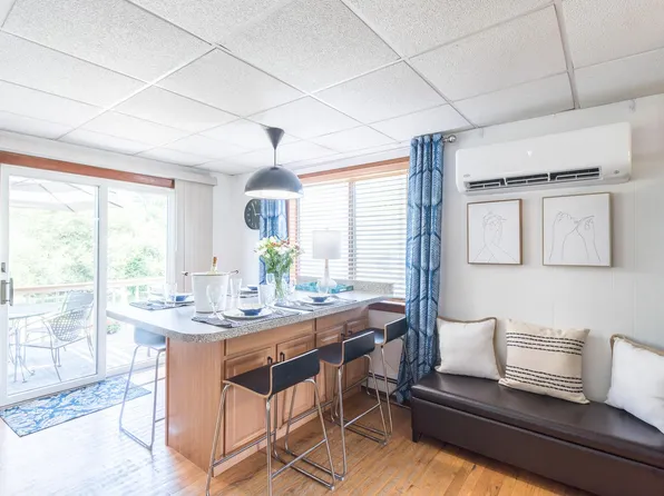 61 Baltimore Ave APT A, Narragansett, RI 02882