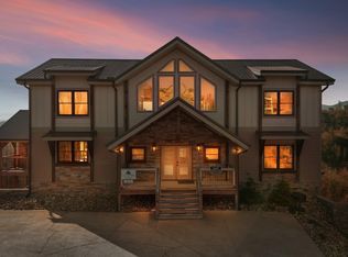 986 Chestnut Dr, Gatlinburg, TN 37738