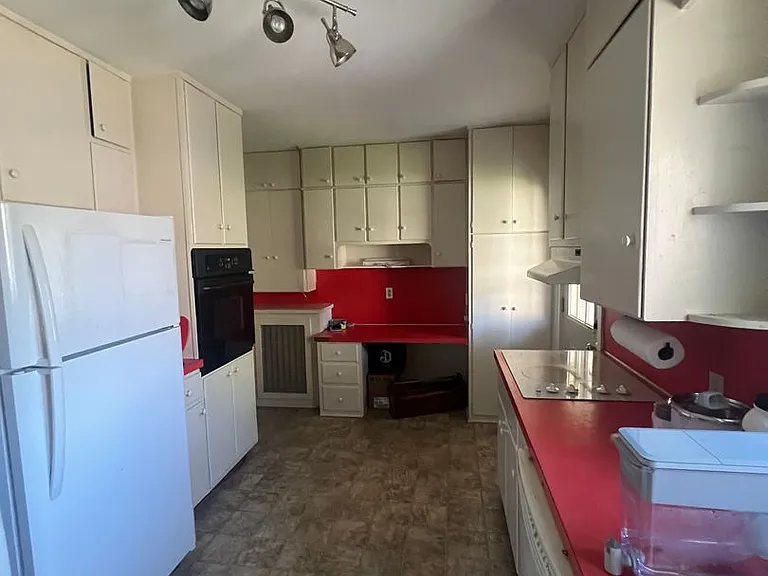 148 W High St — Photo 3