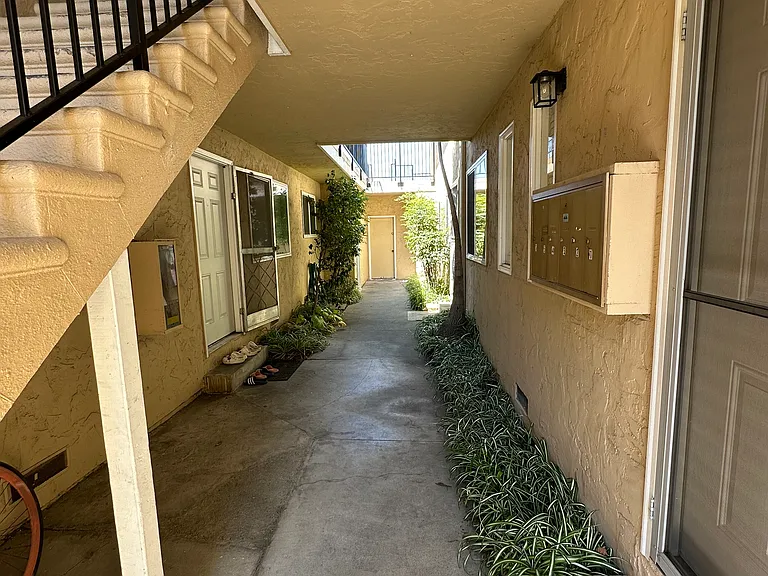 697 Grand Coulee Ave #6 — Photo 3