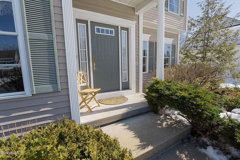 3rd image of 33 Aster Drive