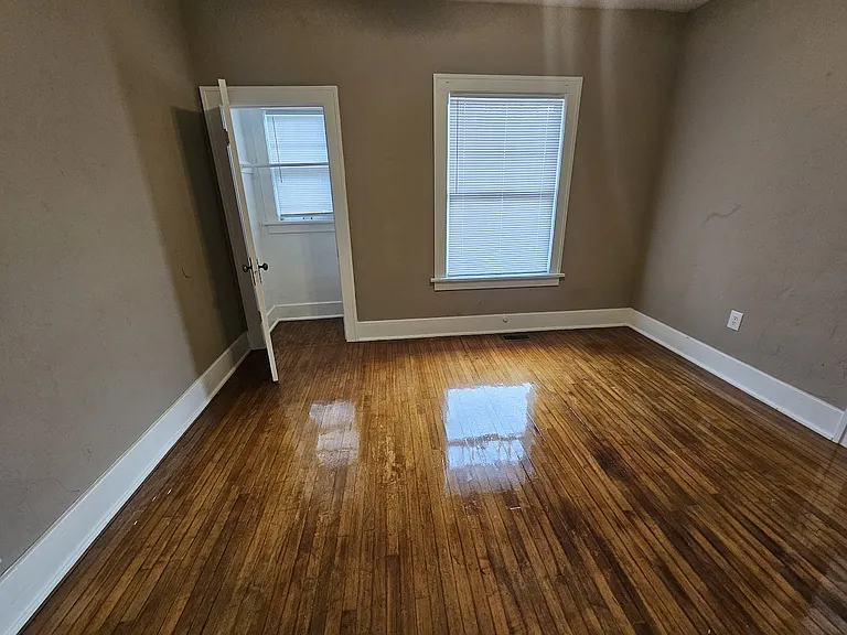 2915 N Harvey Pkwy — Photo 29