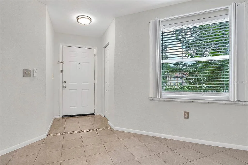 2 bed, 2.0 bath, 937 sqft, $1,450 — Photo 3