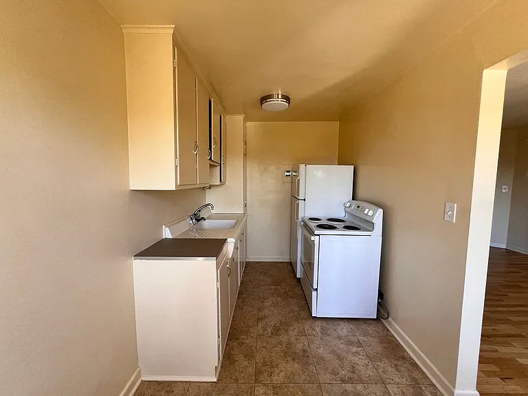 Green Lake Manor — Photo 8