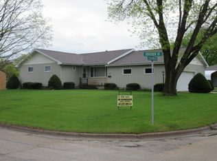 853 Ridgeview Rd, Monticello, IA 52310