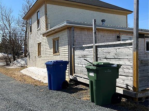 3rd image of 385 Saint Pierre E
