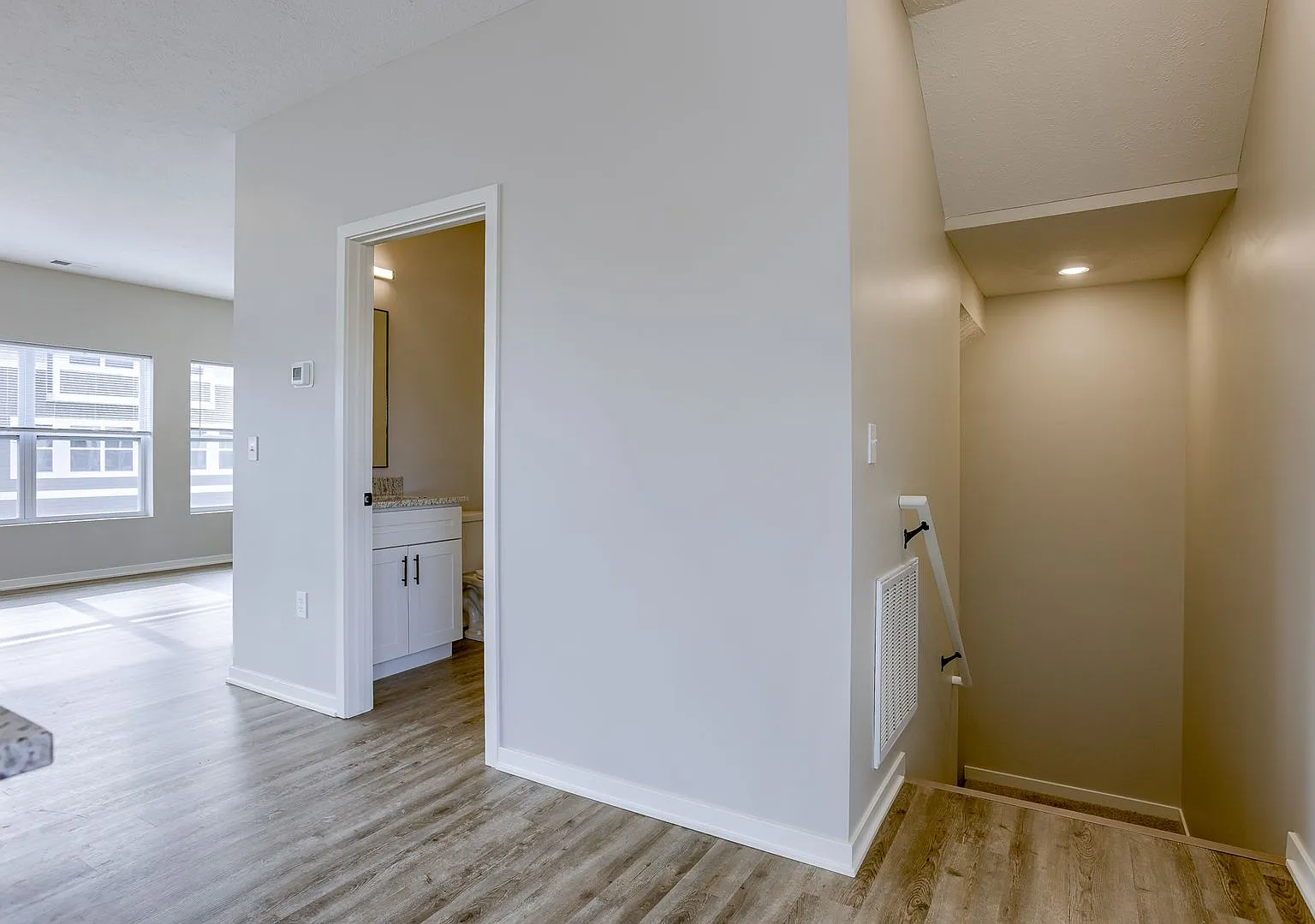 Gorgeous 3 Bedroom Townhome!! — Photo 2