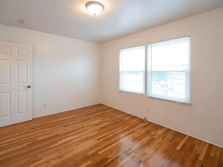 2168 Bacon St — Photo 10