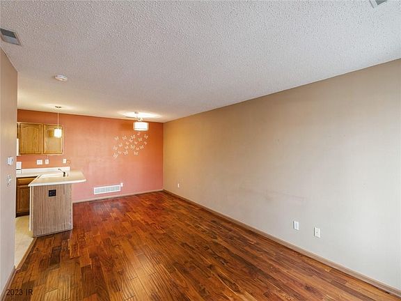 4th image of 4140 Eisenhower Ln Unit 3