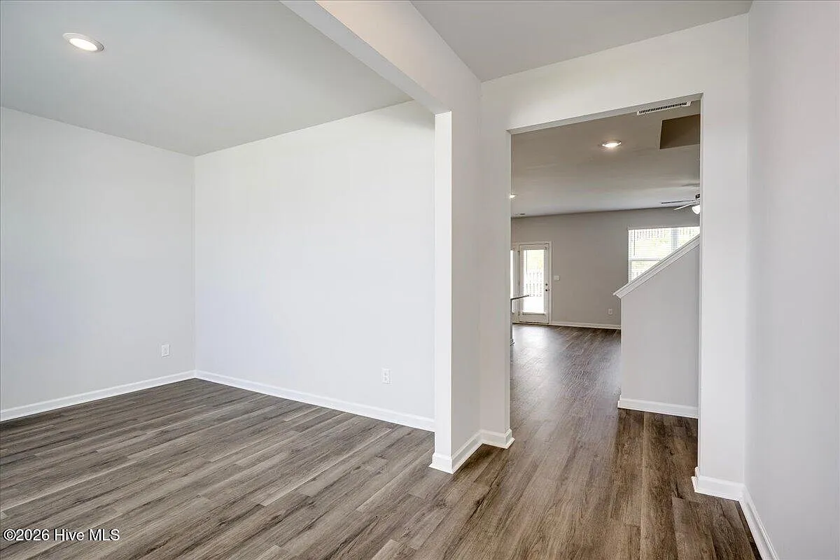 Studio, 2511 sqft, $2,300 — Photo 2