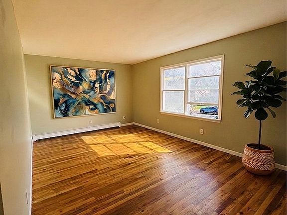 2nd image of 209 Netherwood Ave #1