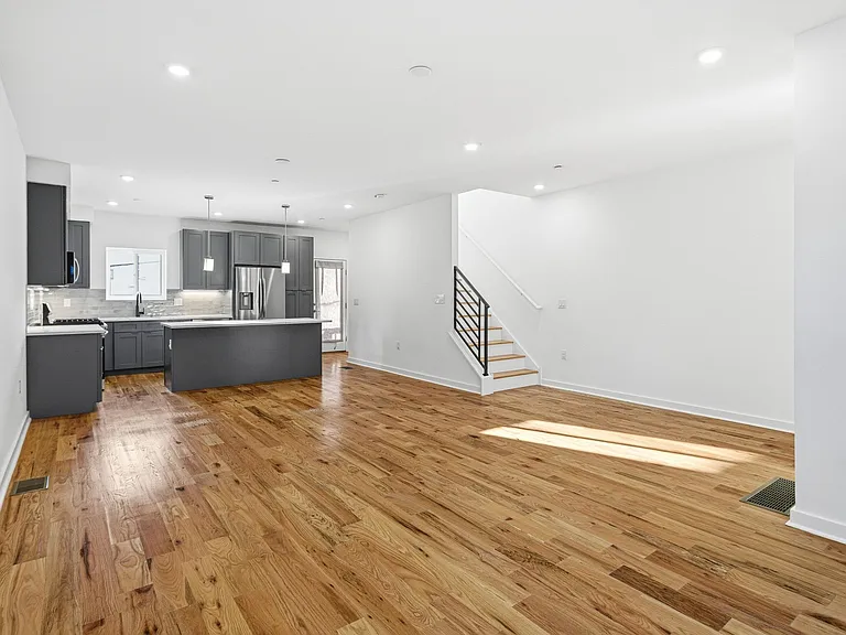 7013 Pipers Glen Way — Photo 3