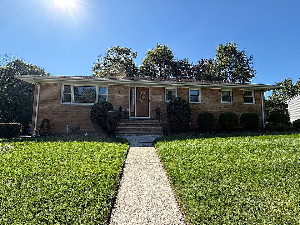 1st image of 811 Manhattan Ave