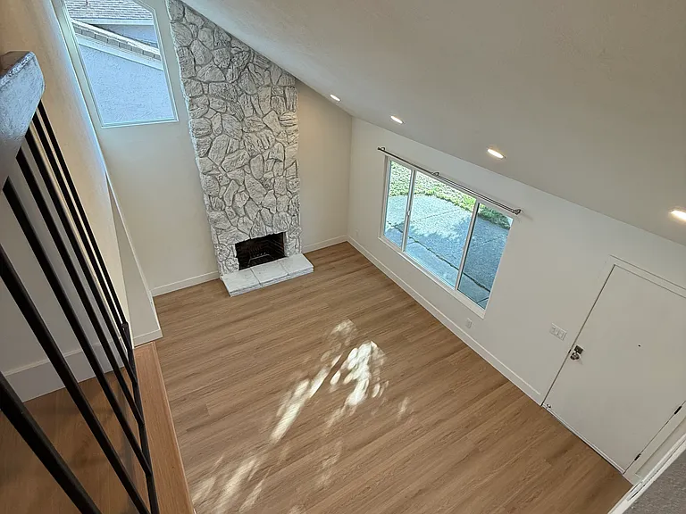 Quicksilver Ave — Photo 2