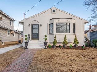 30 Woodcrest St, Valley Stream, NY 11581