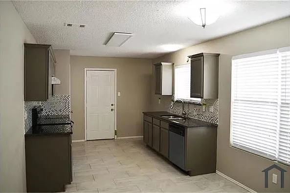 2315 Summit Ln — Photo 6