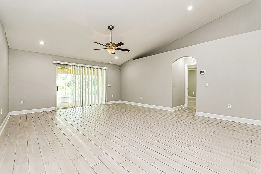 3 bed, 2.0 bath, 1845 sqft, $1,895 — Photo 3