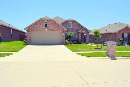 3rd image of 706 Bastrop Dr