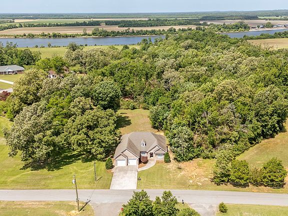 2nd image of 670 Bowen Dr