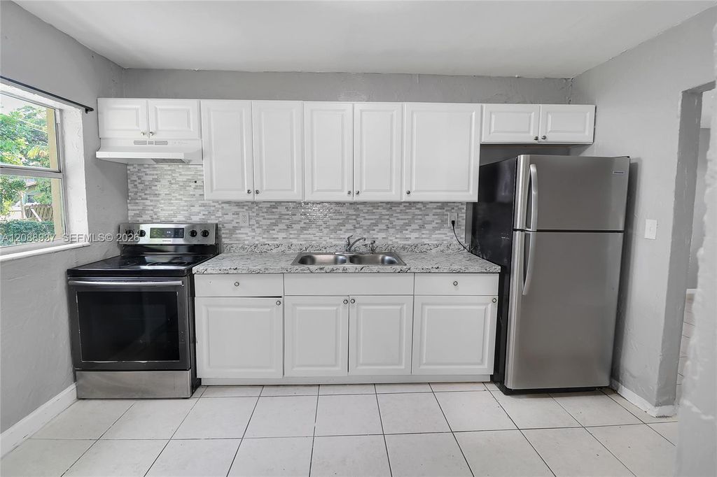 3020 NW 7th St, photo 6