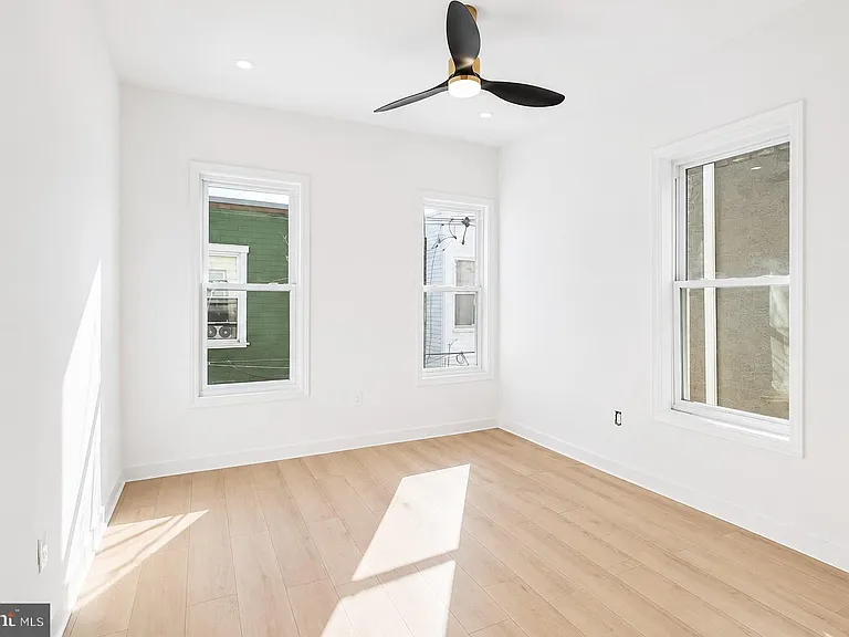 1519 N Dover St — Photo 13